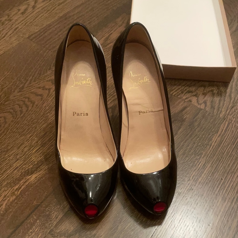 Christian Louboutin pump